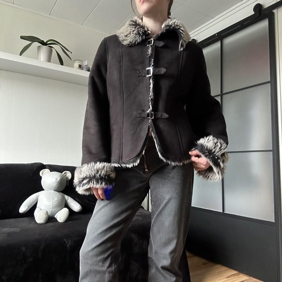 Gorgeous Vintage 90s Black Suede Buckle Fur Lined Jacket - Picture 8 of 8